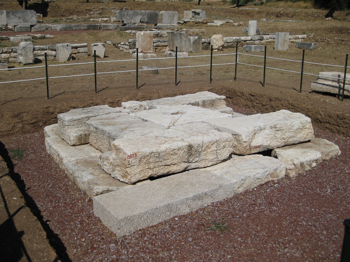 De zgn. Thesaurus ('Schatkamer'). In deze onderaardse kerker op de Messeense agora zou Filopoimen de laatste uren van zijn leven hebben doorgebracht - foto: www.livius.org