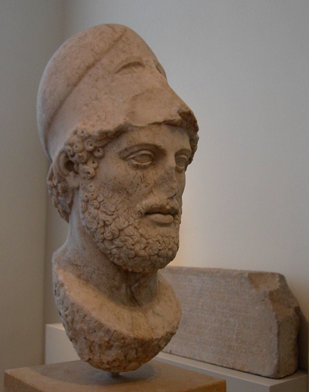 Pericles - Staatliche Museen zu Berlin - foto: Adam Carr, Wikimedia Commons <http://commons.wikimedia.org/wiki/File:Pericles_bust.jpg>