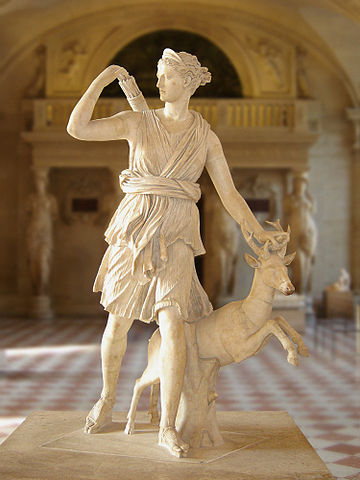 Artemis - Romeinse kopie van Grieks origineel uit ca. 325 v.Chr. van Leochares - foto: Eric Gaba (http://commons.wikimedia.org/wiki/File:Diane_de_Versailles_Leochares_2.jpg)
