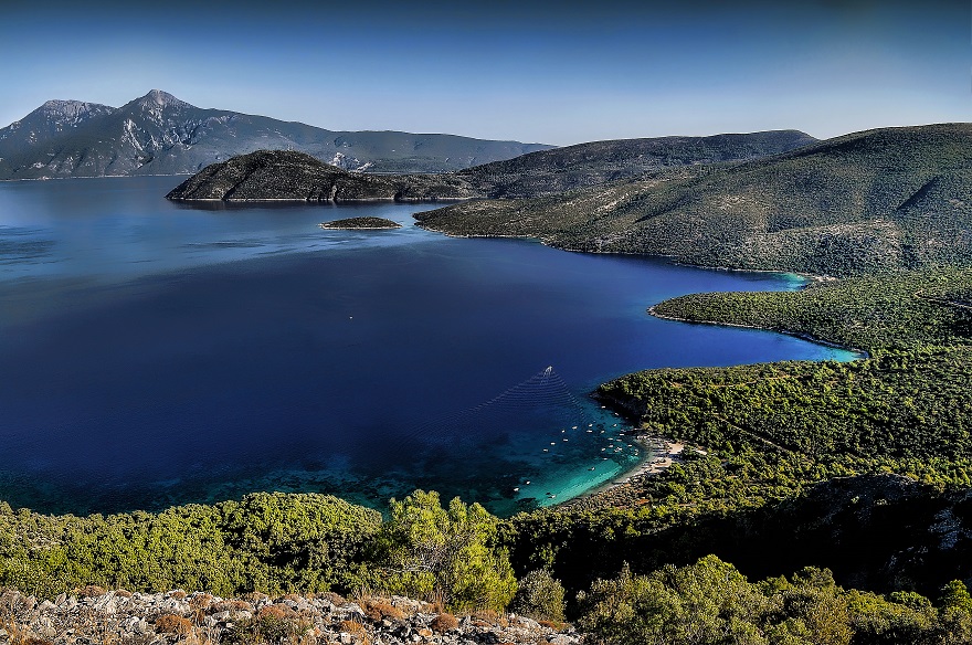 Het oosten van het Griekse eiland Samos, met op de achtergrond Turkije - Foto: Nicosanastassiou at Greek Wikipedia