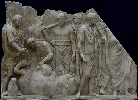 Ingewandschouw - Reliëf Forum van Trajanus (Rome), vroege tweede eeuw n.Chr. - Parijs, Louvre - foto: I. Sh. - The online database of ancient art