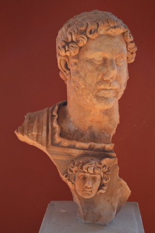 Portret Hadrianus uit de villa van Herodes bij Moni Loukous - foto: Jaap-Jan Flinterman, zomer 2019 (Museum Astros)