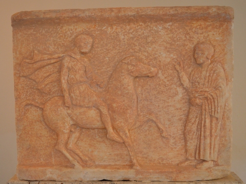 Reliëf uit villa Herodes Atticus, vierde eeuw v.Chr. - foto: Jaap-Jan Flinterman, zomer 2019 (Museum Tripoli)