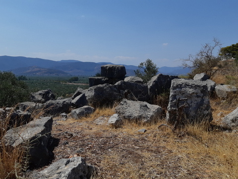 Western section of the wall, south of the hilltop - Photo: Jaap-Jan Flinterman, summer 2024