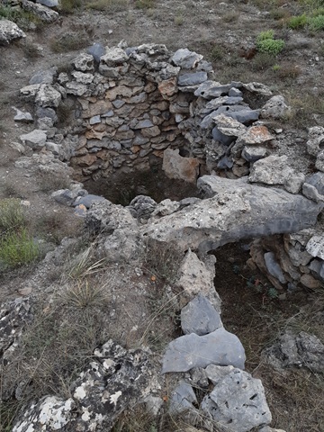 Mycenaean grave near Vaskna 1 - Photo: Jaap-Jan Flinterman, September 2023