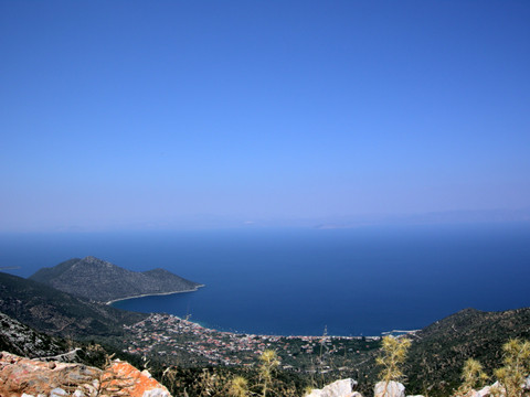 Uitzicht op de baai van Tyrós - foto: Jaap-Jan Flinterman, zomer 2008